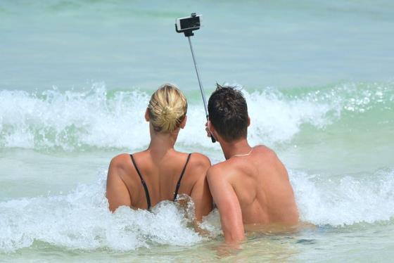 Selfie mit Smartphone am Strand