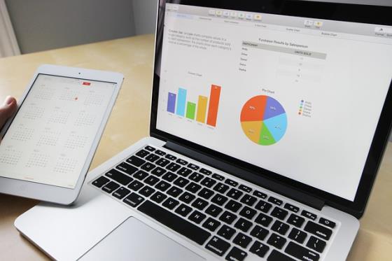 Software auf Notebook und Tablet