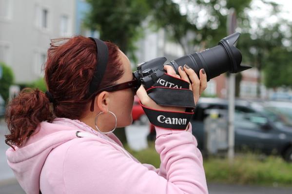 fotografieren mit einer digitalen Spiegelreflexkamera