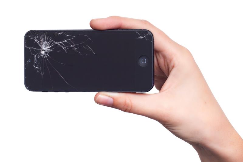 Apple iPhone mit Display-Schaden