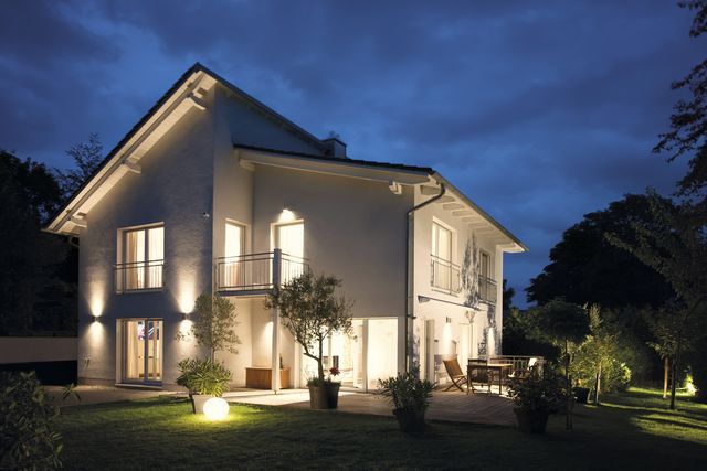 dl haus erleuchtet mit Alex das Smarthome steuern