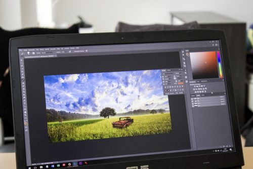 photoshop 1505637133 Photoshop von Adobe auf einem Notebook