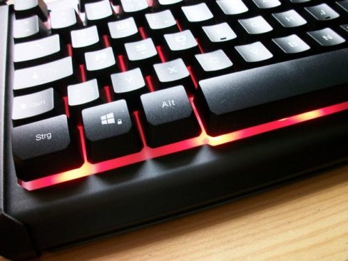 Eterno PG-5545 Tastatur Detail mit roter Beleuchtung