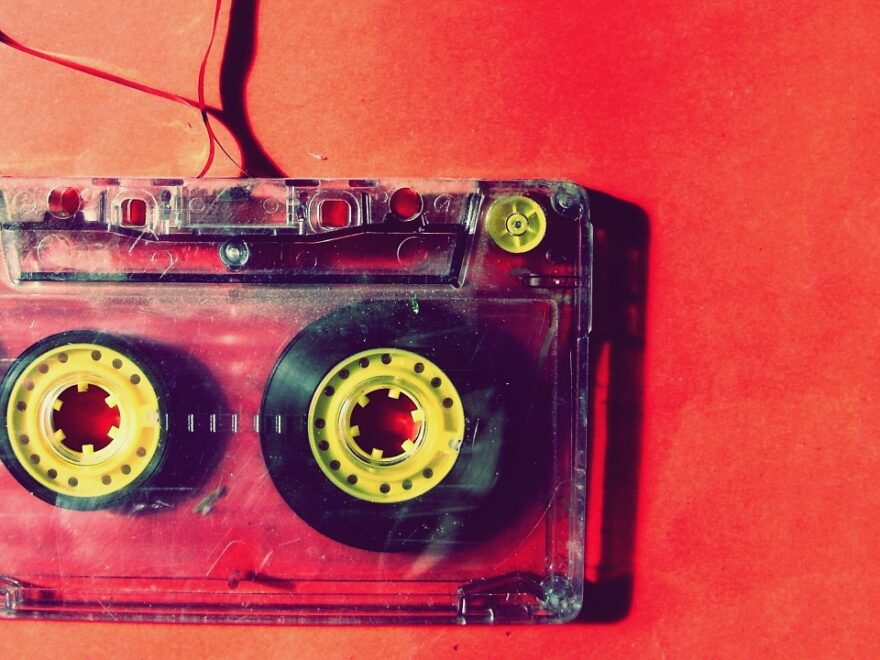 kassette 1532671659 Audiokassette mit herausgezogenem Band