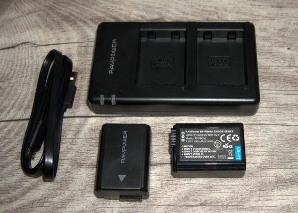 RAVPower NP FW50 Ladegerät und Akku für Sony Alpha 6000