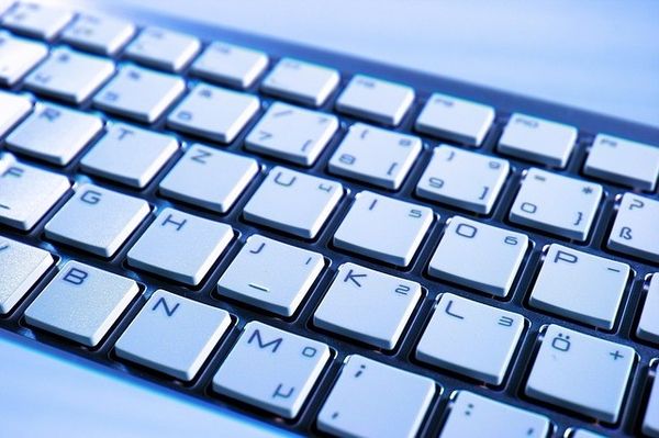 Tastatur nah Mini-PCs können ebenso mit allerlei Peripherie-Geräten ausgestattet werden