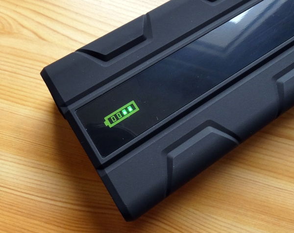 RAVPower RP-PB063 Powerbank Detailaufnahme Ladestandsanzeige