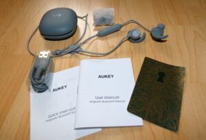 AUKEY EP-B60 Bluetooth Kopfhörer Aufbau, Lieferumfang und Design