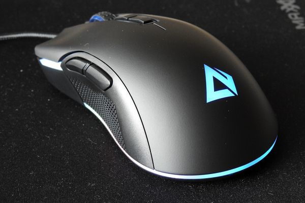 AUKEY GM-F1 beleuchtet