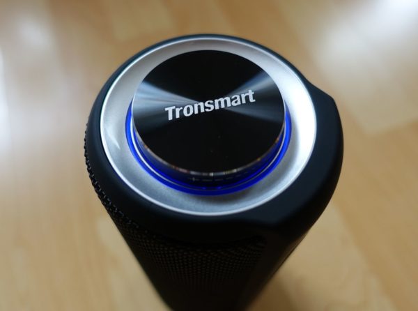 Tronsmart T6 Plus Bluetooth Lautsprecher Lautstärkeregler blau beleuchtet
