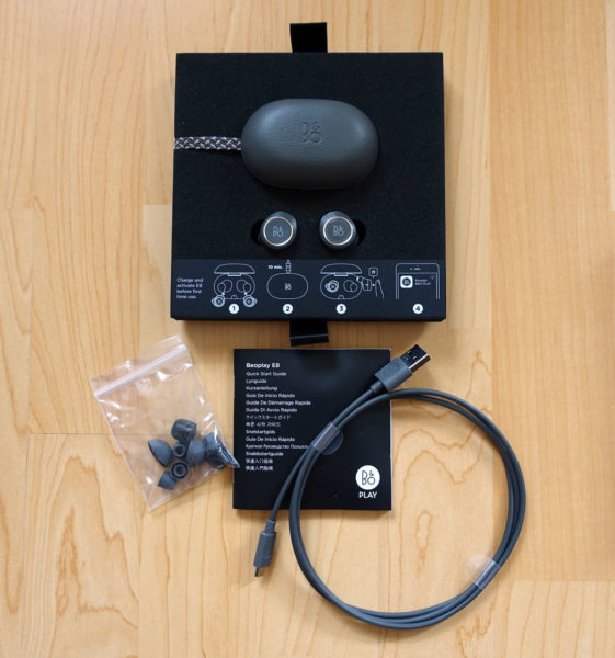 Lieferumfang beim Bang und Olufsen Play Beoplay E8 Lieferumfang beim Bang und Olufsen Play Beoplay E8