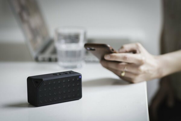 Smartphone mit Lautsprecher & Verstärker verbinden