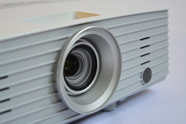 Welche Helligkeit sollte der Beamer haben? Beamer Helligkeit