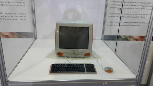 alter iMac Computer im Museum