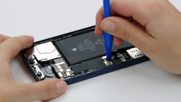 iPhone12-Konnektor-trennen
