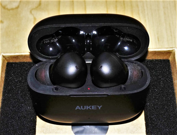 aukey ep t27 in ear kopfhoerer 05 Lade-Case mit AUKEY Kopfhörer