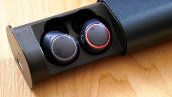 Creative Outlier Air V2 im Lade-Case