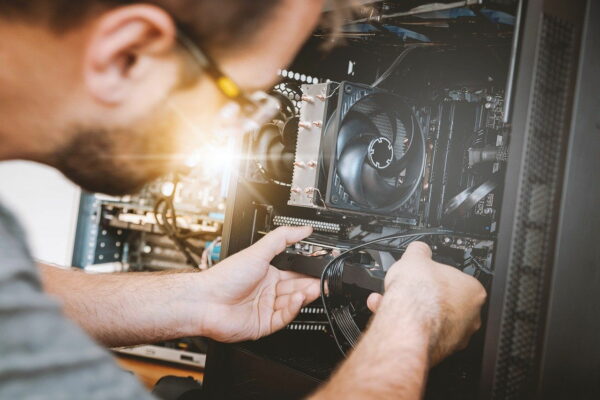 IT-Karriere als Sicherheitsexperte oder im Service