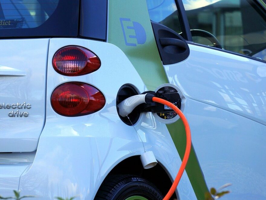 Elektromobilität Elektroauto an Ladestation