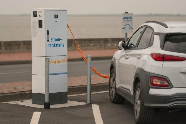 E-Auto an Ladesäule