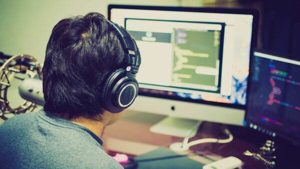 programmierung code imac rechner Spiele-Programmierer am iMac