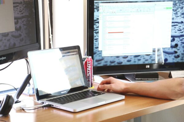 buero arbeitsplatz computer ergonomische Arbeitsplatz im Büro