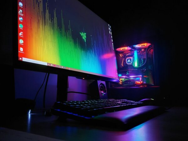gaming pc beleuchtet schreibtisch Gaming-PC für anspruchsvolle Computerspiele