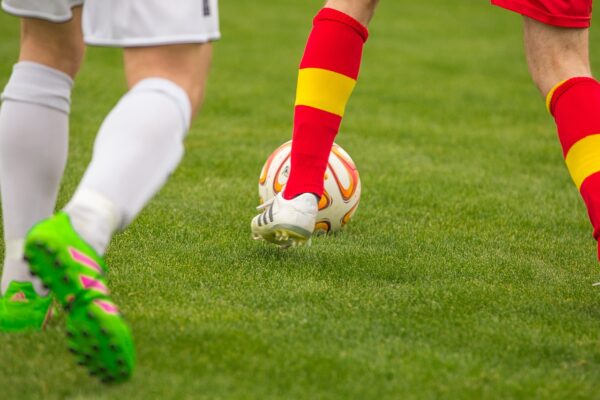 Abseits oder nicht Zweikampf im Fußball