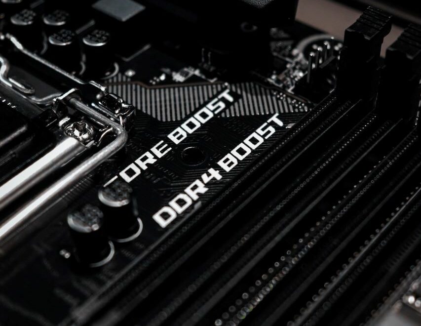 DDR4-RAM vs. DDR5: Welche Unterschiede gibt es zwischen den RAM-Varianten? 1 DDR4 Steckplätze auf Mainboard