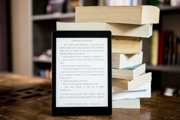 Buch auf dem E-Book-Reader E-Book-Reader sind die Zukunft