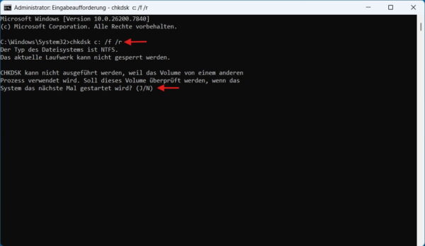 Administrator-Eingabeaufforderung mit dem Befehl chkdsk c: /f /r und der Bestätigungsabfrage (J/N) für den nächsten Systemneustart.