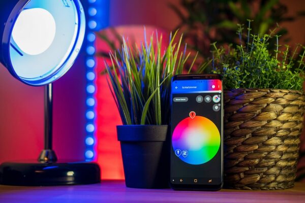 Smart Home Beleuchtung mit Smartphone steuern