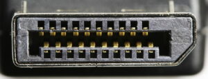Nahaufnahme der Verbindungspins auf der Vorderseite eines DisplayPort Steckers