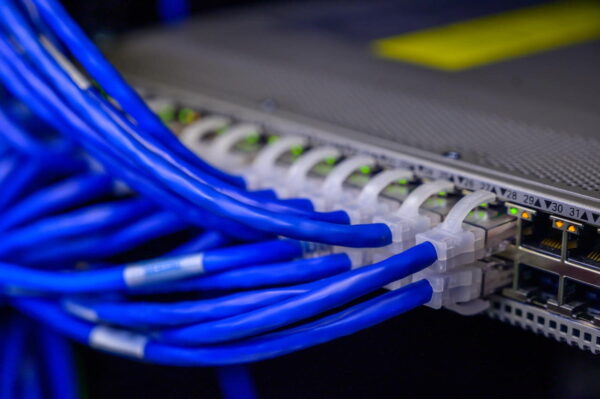 an Ethernet Ports angeschlossene Kabel