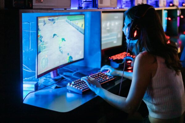 Curved-Monitore eignen sich auch für das Gaming Curved-Monitore eignen sich auch für das Gaming