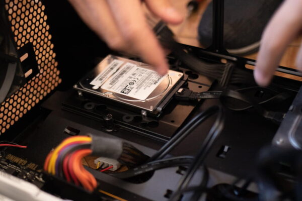 Sicherheitshinweise beim Umgang mit Computerhardware Sicherheitshinweise beim Umgang mit Computerhardware