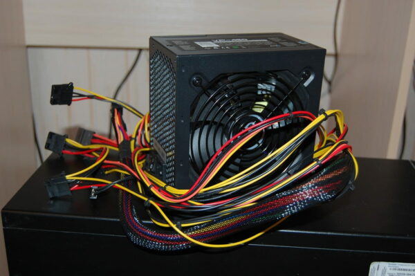 PC-Netzteil ausgebaut PC-Netzteil ausgebaut