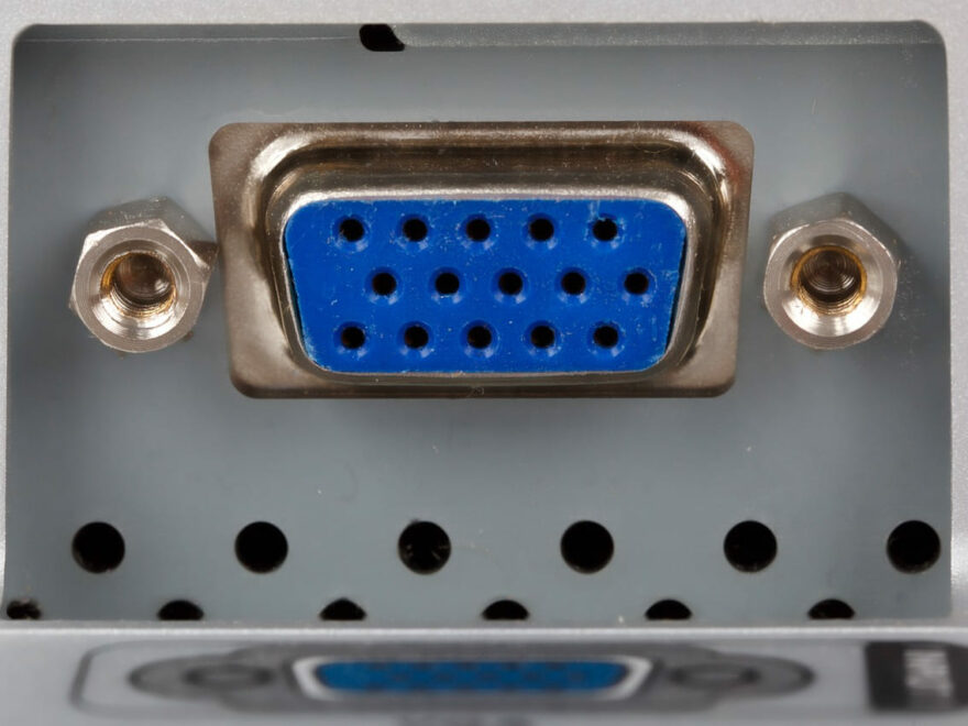 analoger VGA-Anschluss am Monitor