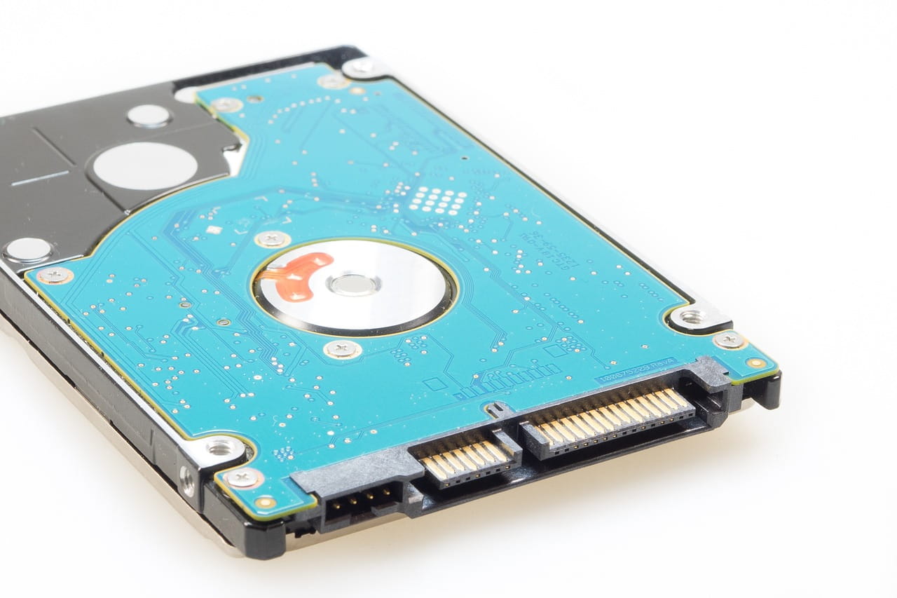 Serial-ATA (SATA): Vorteile, Unterschiede und Anschlussarten