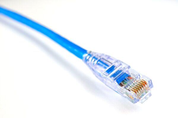Twisted-Pair-Kabel mit Stecker