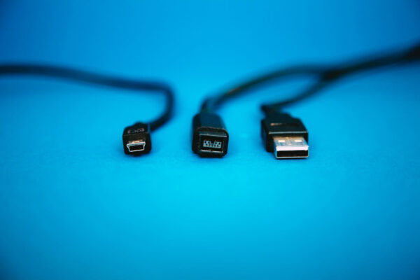 FireWire / IEEE 1394 Kabel und Stecker