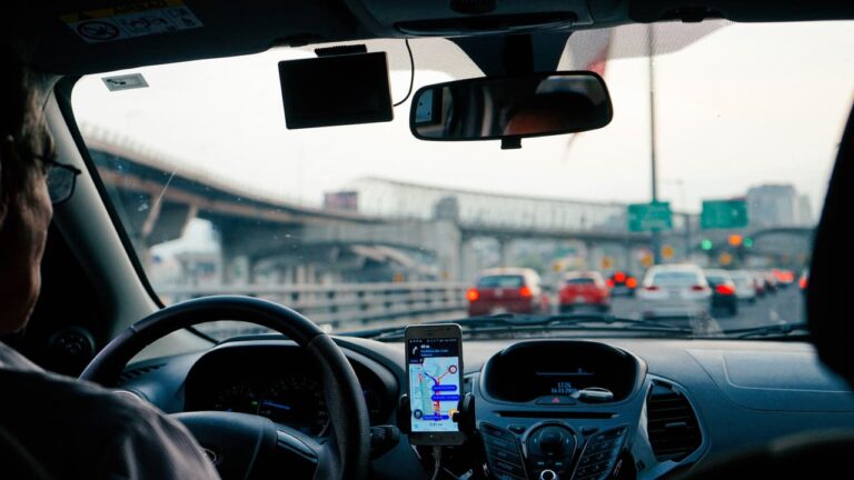 Handyhalterung fürs Auto
