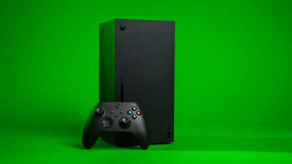 schwarze Xbox One Konsole mit Controller schwarze Xbox One Konsole mit Controller