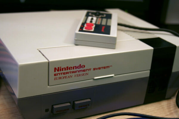 Nintendo Entertainment System (NES) Retro-Gaming Konsole