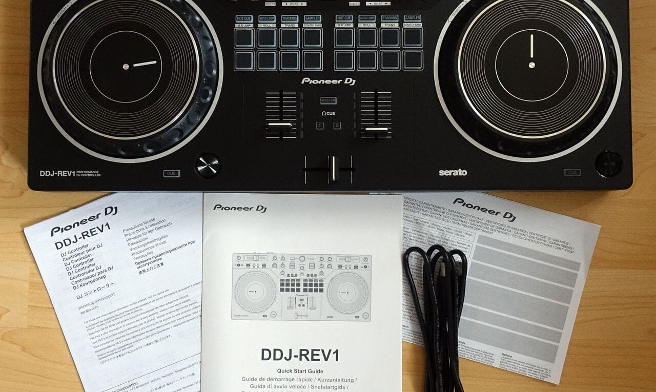 Pioneer DJ DDJ-REV1 Lieferumgang