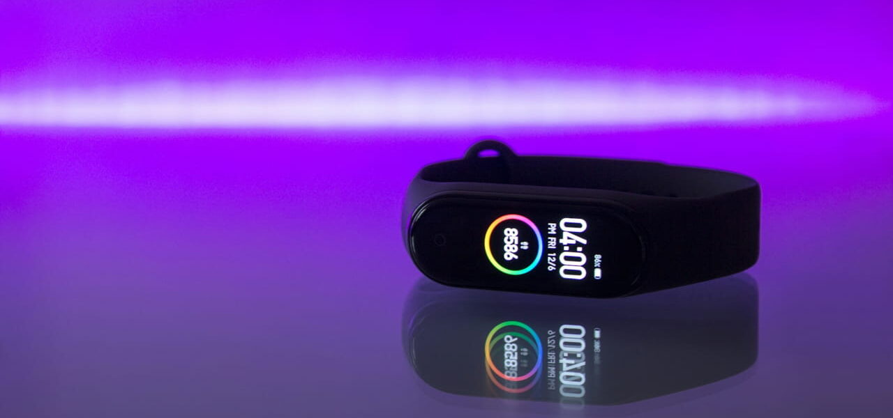 Fitness-Tracker Xiaomi Smart Band 5 mit Schrittzähler und Farbdisplay