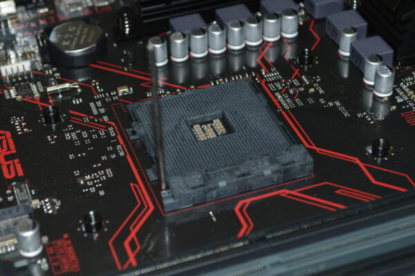 Mainboard-Komponenten: Basis für ein BIOS-Update Detailaufnahme eines Mainboards mit Sockel und Komponenten, passend zum Thema BIOS-Update.