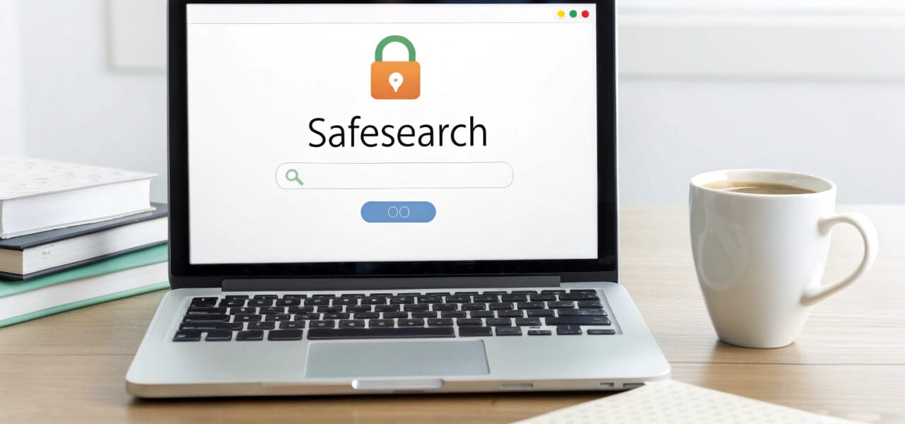 Google-Suchseite mit aktivierter SafeSearch-Funktion für sicheres Surfen.