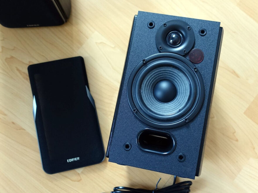 EDIFIER Studio R1380DB Lautsprecher ohne Frontabdeckung mit sichtbarem 4-Zoll-Tieftöner, Hochtöner und Bassreflexöffnung
