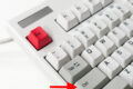 Weiße Computertastatur mit hervorgehobener STRG-Taste – Bedeutung und Funktion der Steuerungstaste erklärt.